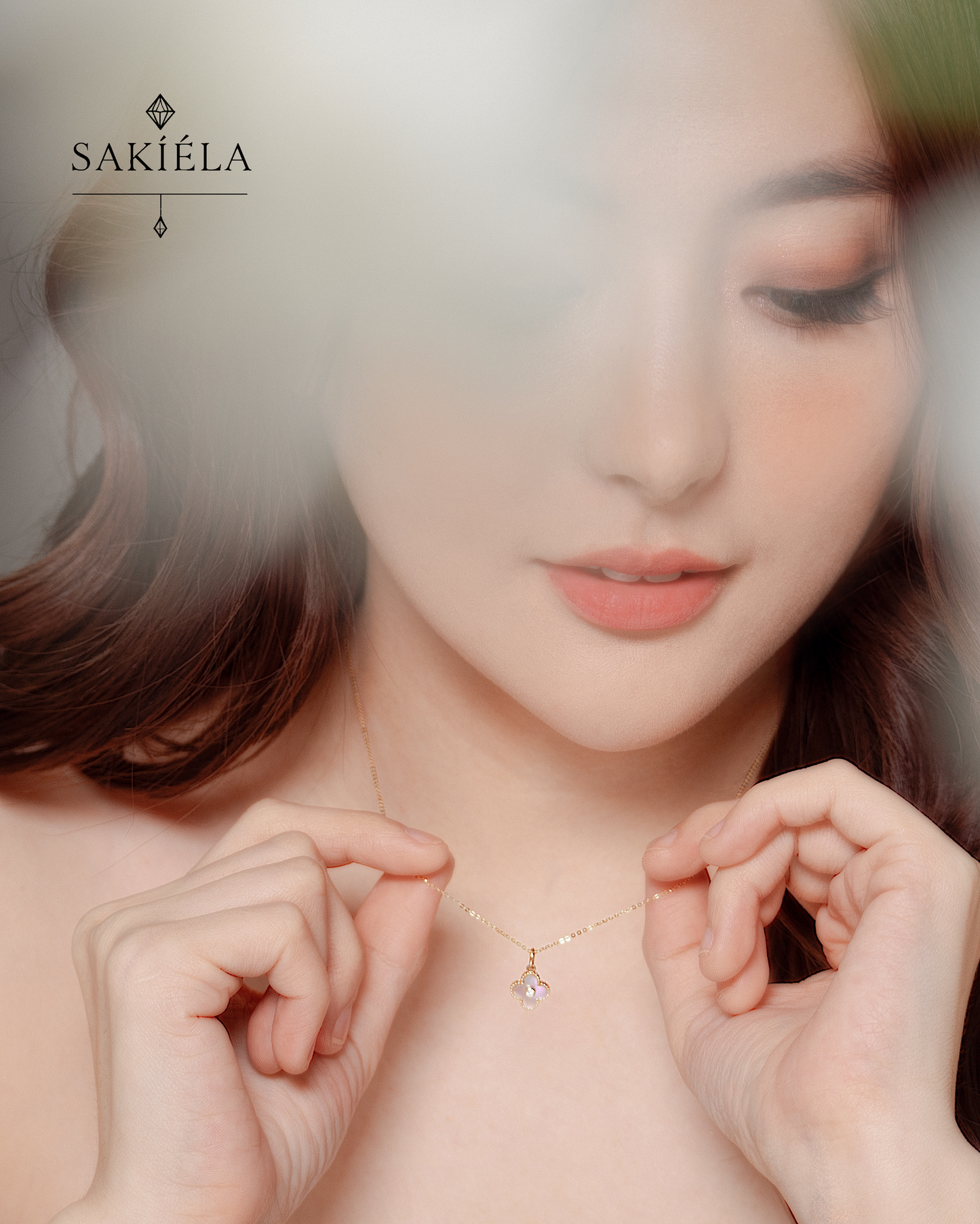 Clover Motif Reversible Necklace (Mother-of-Pearl)