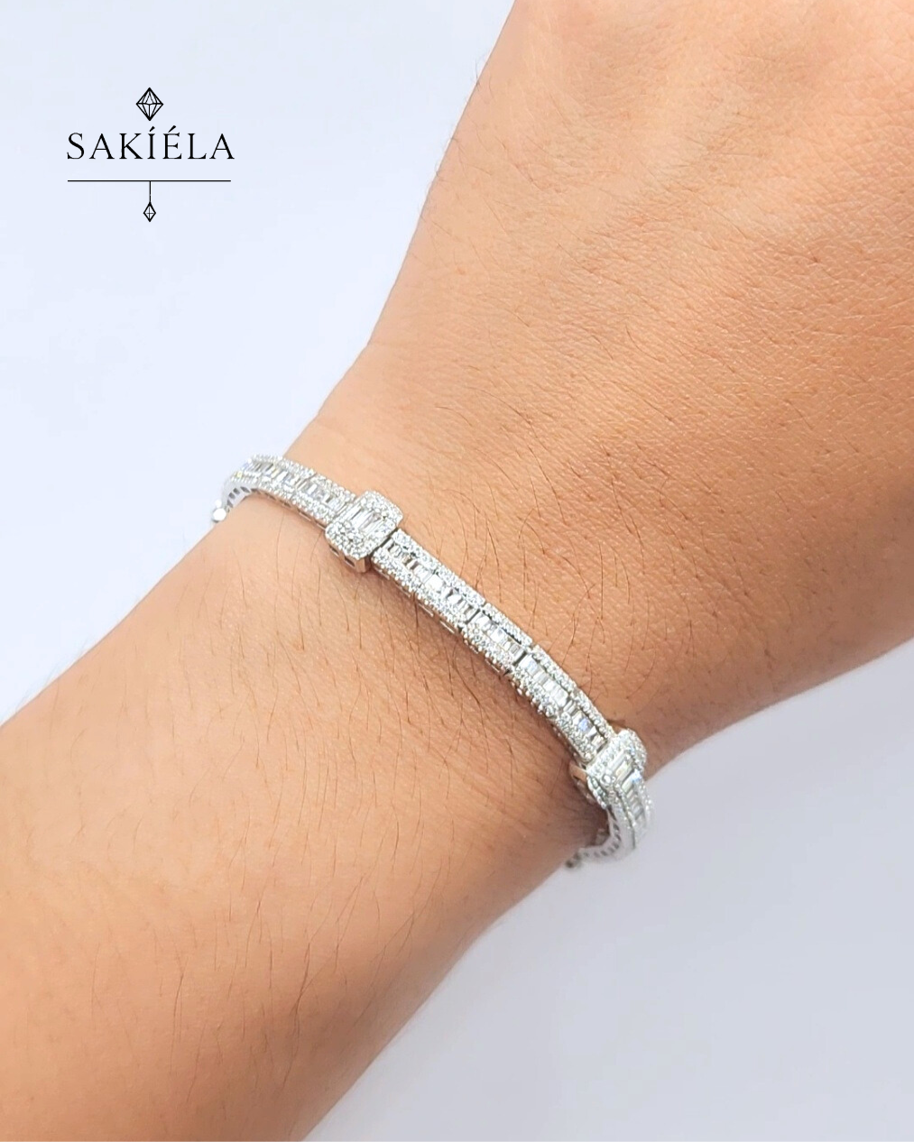 Tennis Bangle - 1.899cts