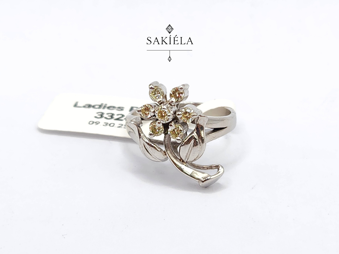 Flower Ring - 0.35cts
