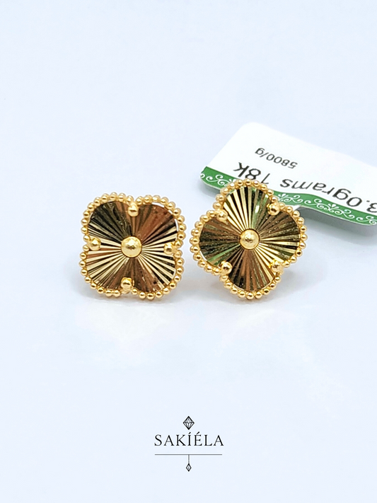 Van Cleef & Arpels' Alhambra 1 Motif Necklace and Earrings