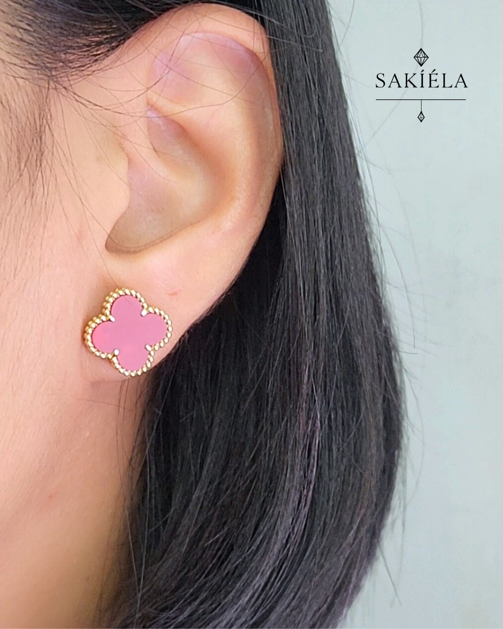 Van Cleef & Arpels' Alhambra 1 Motif Earrings (Carnelian)