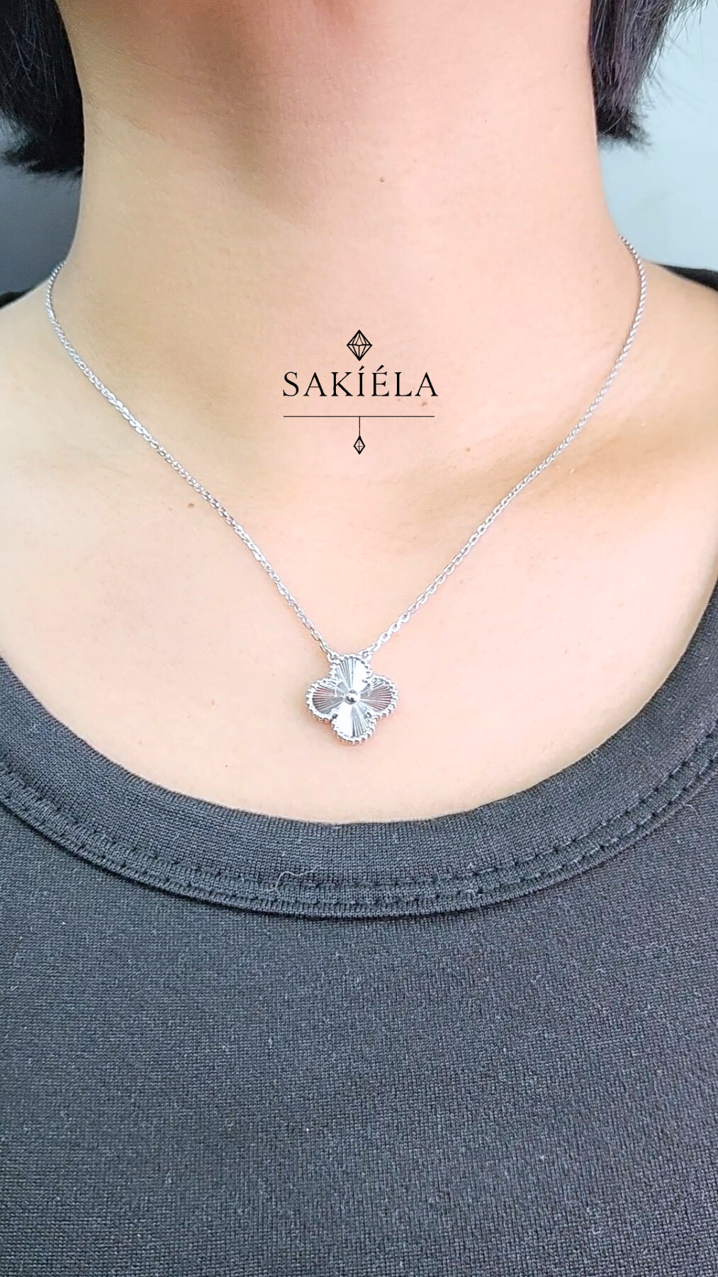 Van Cleef & Arpels' Alhambra 1 Motif Necklace