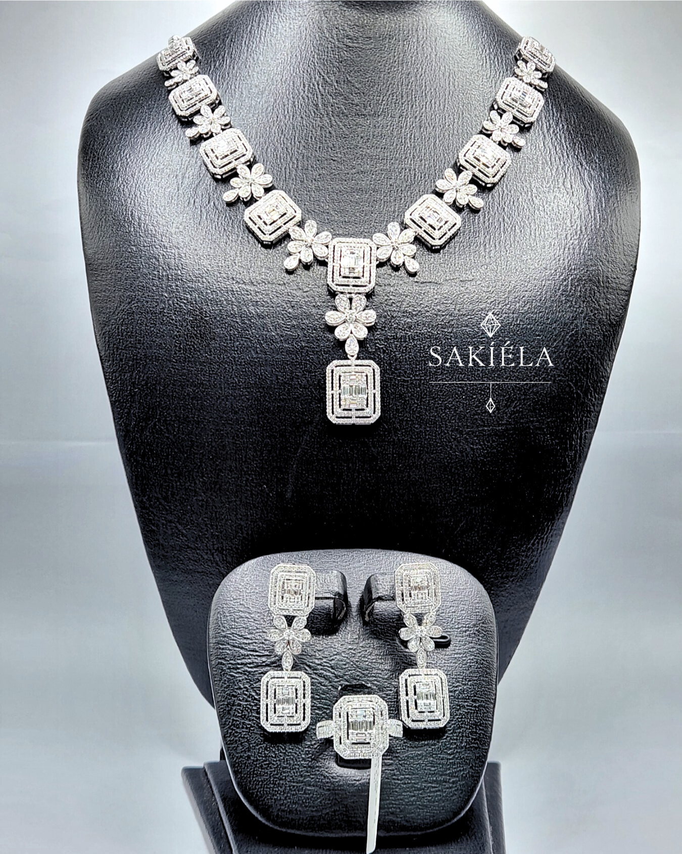 High-End Jewelry Set- 6.024cts