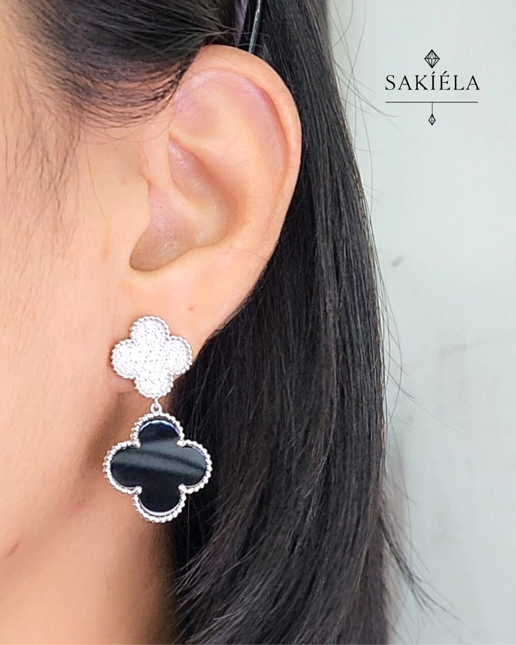 2-Clover Motif Earrings (Onyx)