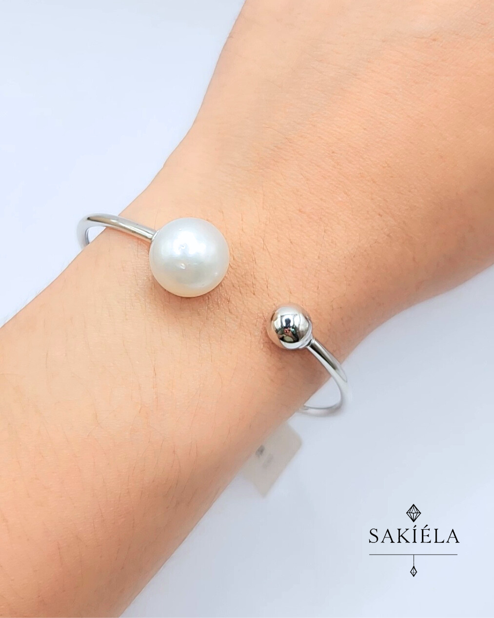 Pearl Bangle White Gold