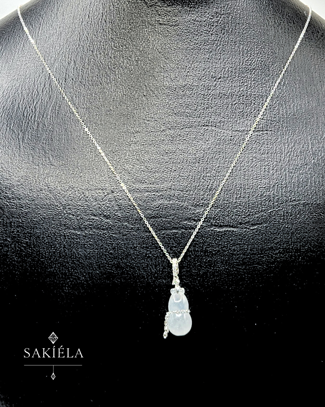 Pounch Pendant Necklace (White)