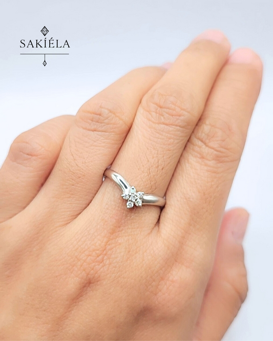 Flower Ring - 0.12cts